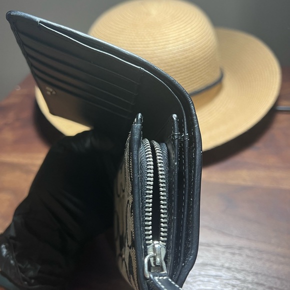 Coach Leatherware Snap zippy wallet - Picture 14 of 15